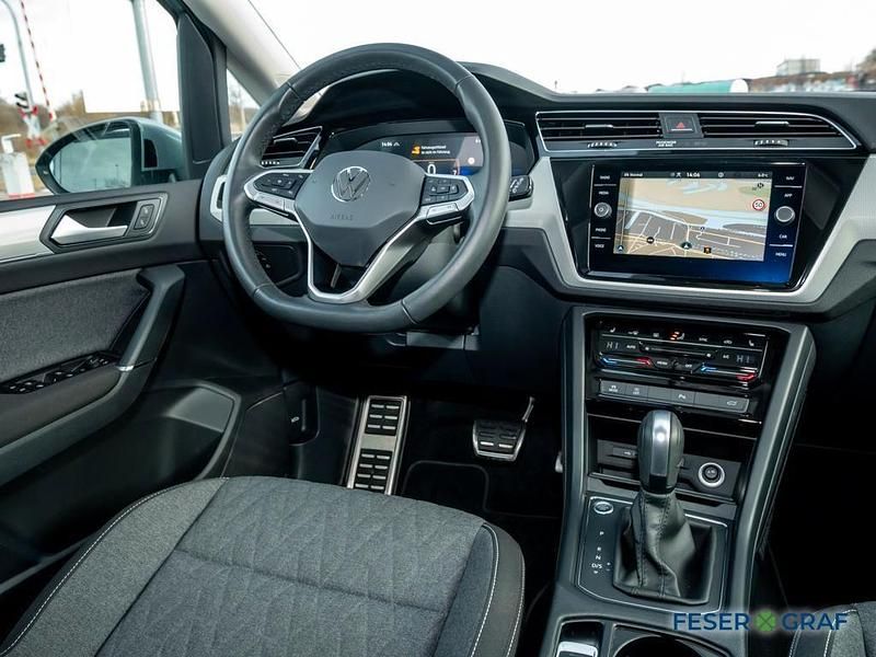 Gebraucht VW Touran Move 150 PS (110 kW) 2024 Oyster silver metallic Van / Kleinbus