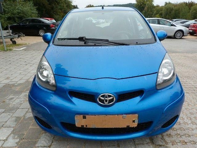 Blau Gebraucht 2009 Toyota Aygo Kleinwagen | 4.600 € (Etwas zu teuer) - Bild 1/4