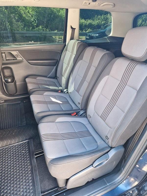 Second-hand VW Sharan 184 CP (135 kW) 2017 Albastru Monovolum