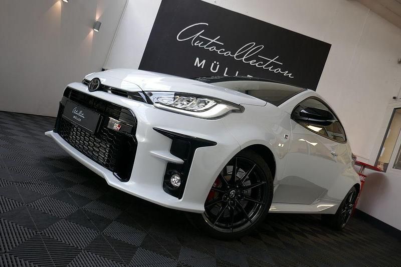 Weiß Gebraucht 2024 Toyota Yaris Kleinwagen | 42.997 € - Bild 1/4