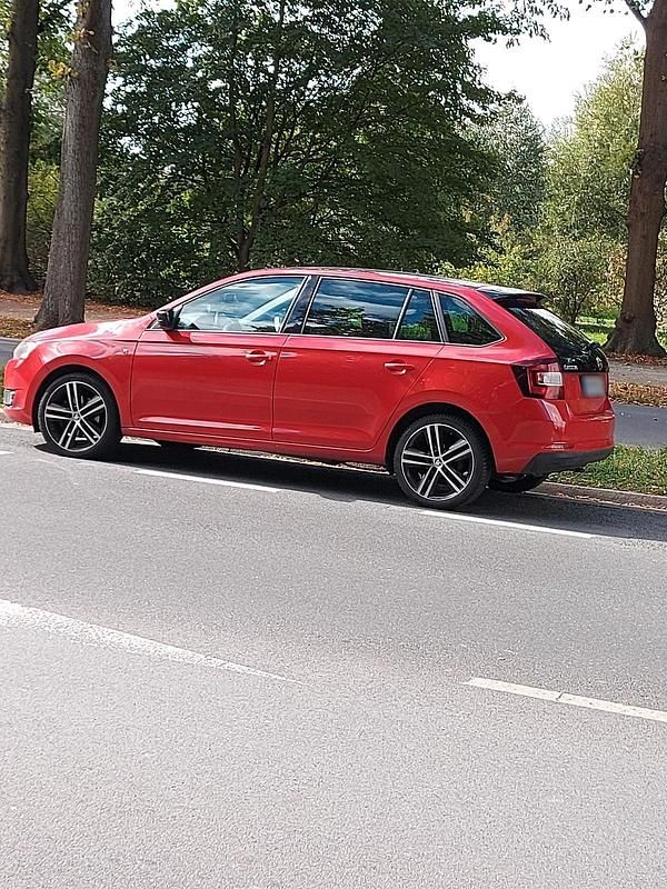 Gebraucht Skoda Rapid 122 PS (89 kW) 2014 Rot Kleinwagen