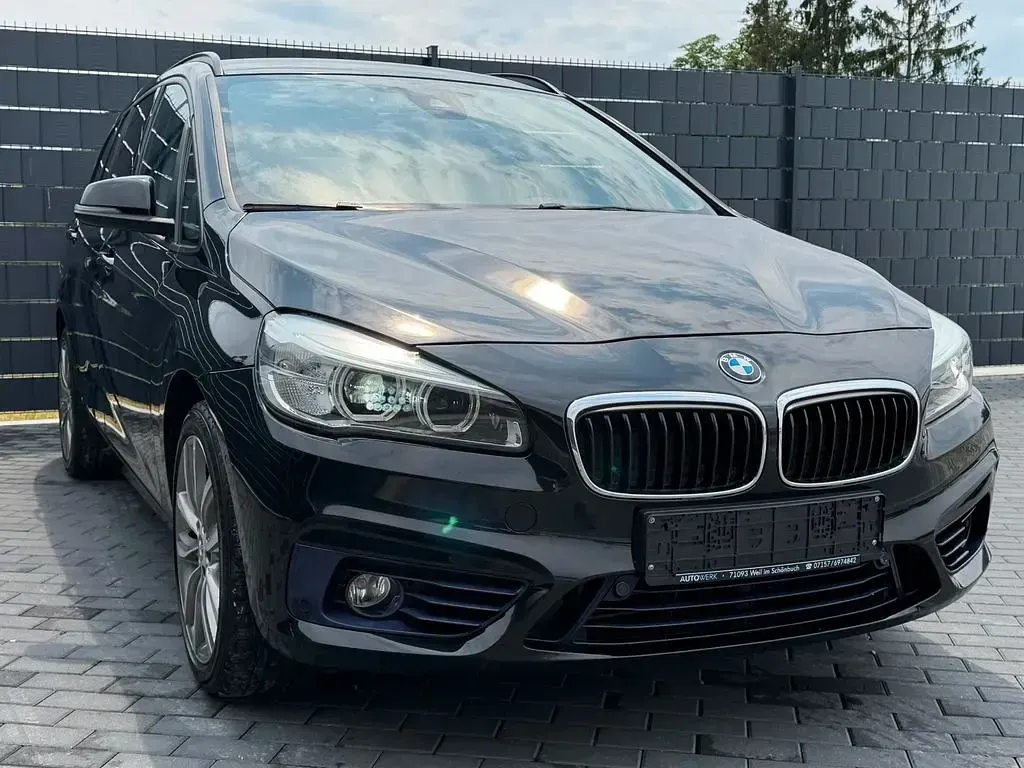 Gebraucht BMW 220 Gran Tourer Sport Line 190 PS (139 kW) 2017 Schwarz Van / Kleinbus