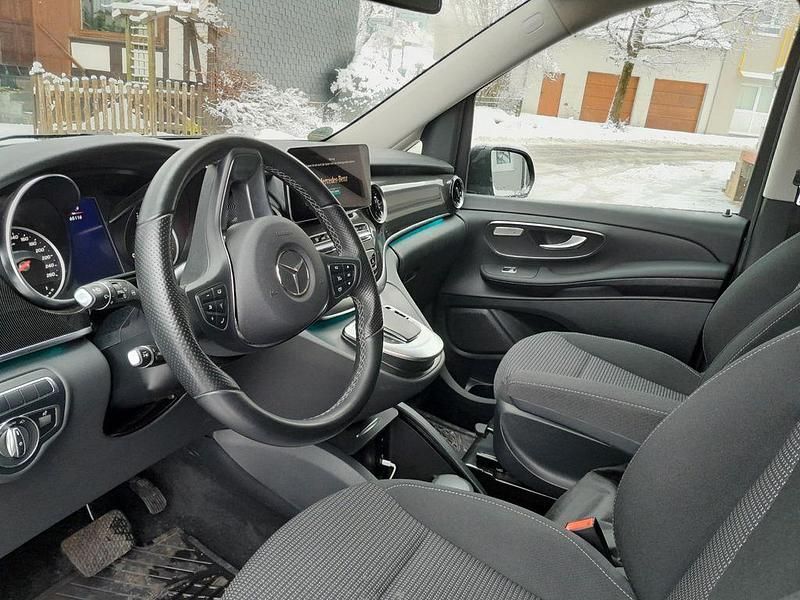Schwarz Gebraucht 2023 Mercedes V300 Edition Van / Kleinbus | 50.555 € (Guter Preis) - Bild 1/4