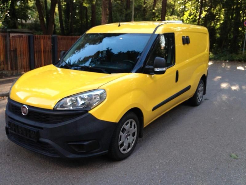 Gelb Gebraucht 2015 Fiat Doblò Van / Kleinbus | 8.899 € - Bild 1/4