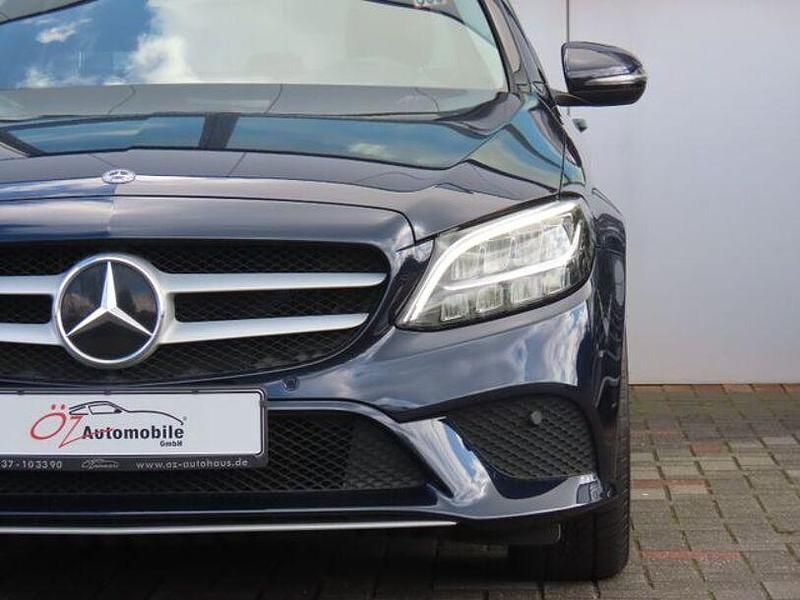 Gebraucht Mercedes C220 194 PS (142 kW) 2020 Blau Limousine