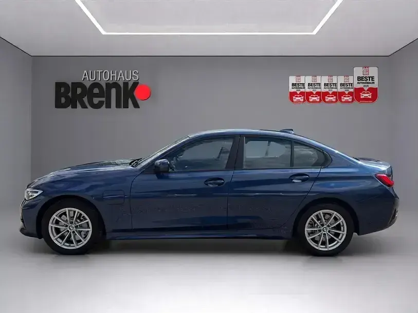 Usata BMW 330e Advantage 184 CV (135 kW) 2020 Blu Berlina