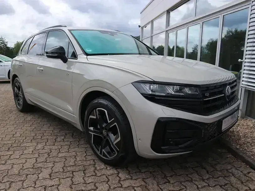 Gebraucht VW Touareg R-line 286 PS (210 kW) 2025 Sechura beige metallic SUV