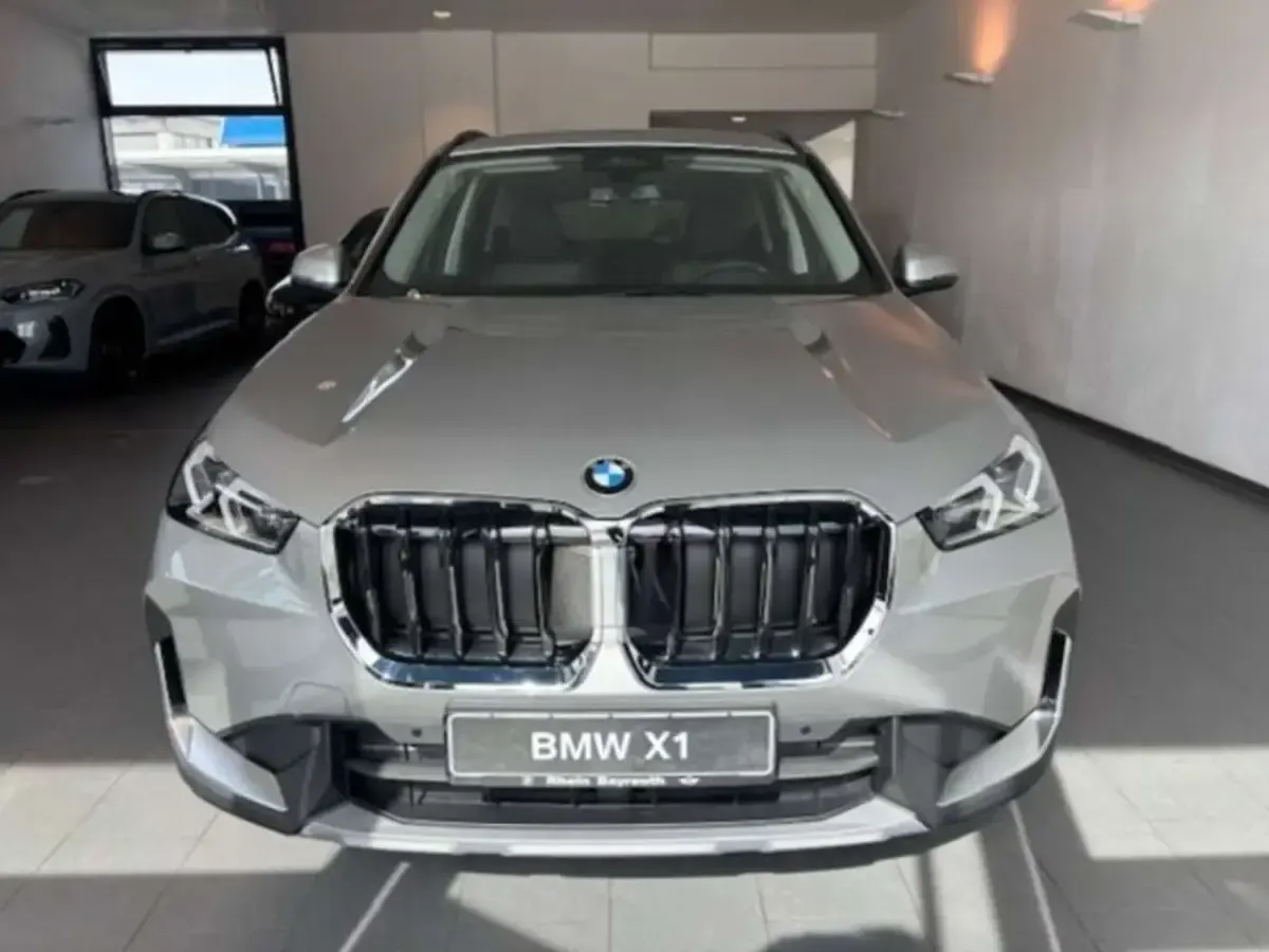 Neu BMW X1 136 PS (100 kW) 2026 Spacesilber metallic SUV