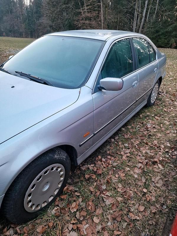 Gebraucht BMW 523 170 PS (125 kW) 1998 Silber Limousine