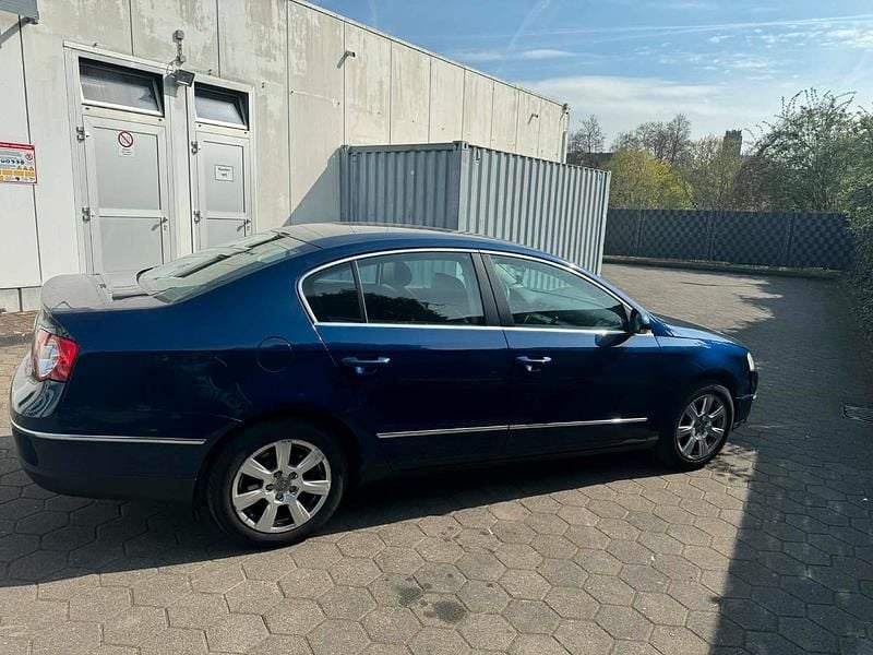 Gebraucht VW Passat 150 PS (110 kW) 2005 Blau Limousine