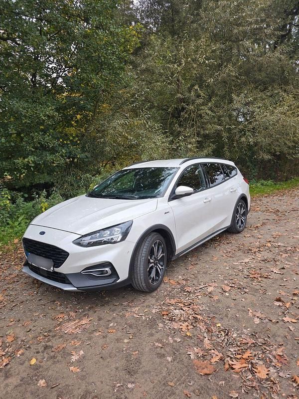 Weiß Gebraucht 2020 Ford Focus Active Kombi | 15.999 € (Guter Preis) - Bild 1/4