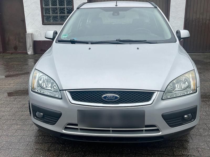 Gebraucht Ford Focus Ghia 101 PS (74 kW) 2005 Silber Kombi