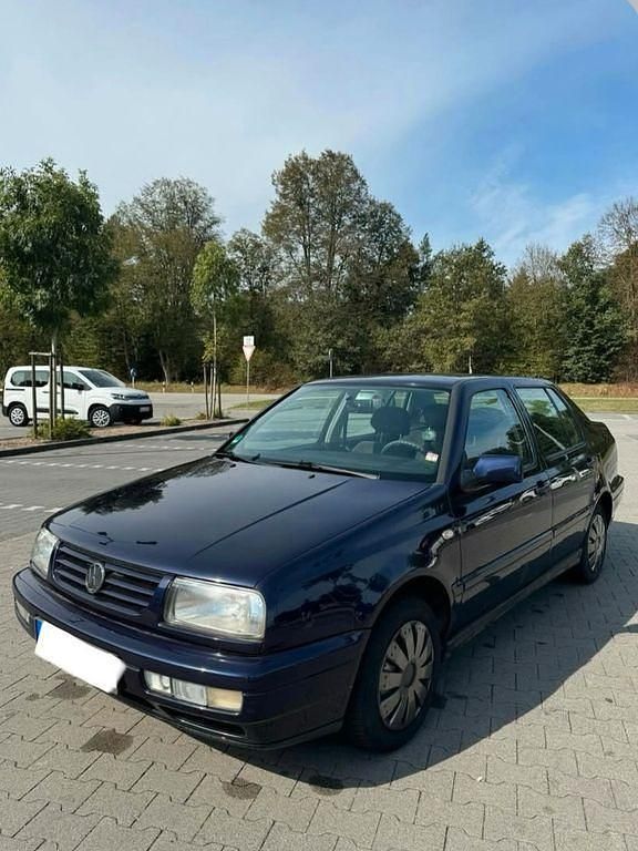 Blau Gebraucht 1998 VW Vento Limousine | 3.500 € (Fairer Preis) - Bild 1/4