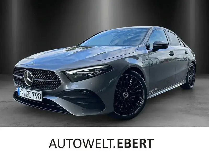 Lack mountaingrau Gebraucht 2024 Mercedes A220 AMG Limousine | 47.880 € - Bild 1/4