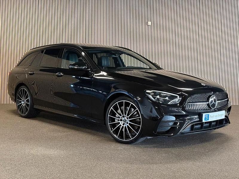 Schwarz Gebraucht 2022 Mercedes E450 AMG Limousine | 55.900 € (Fairer Preis) - Bild 1/4