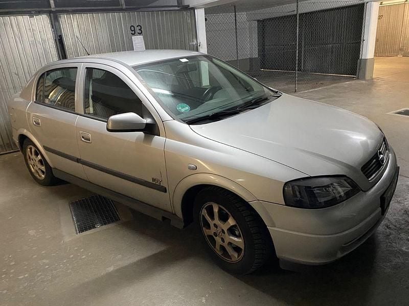 Usata Opel Astra 103 CV (75 kW) 2003 Argento Berlina