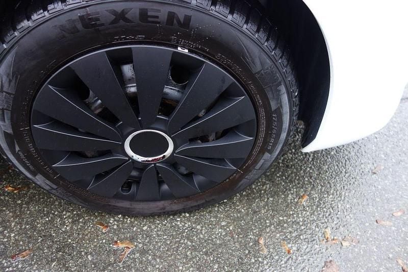 Gebraucht Toyota Yaris Cool 69 PS (50 kW) 2014 Weiß Limousine