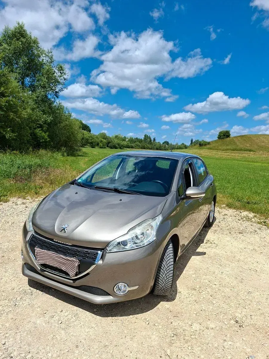 Gebraucht Peugeot 208 Active 95 PS (69 kW) 2012 Grau Kleinwagen