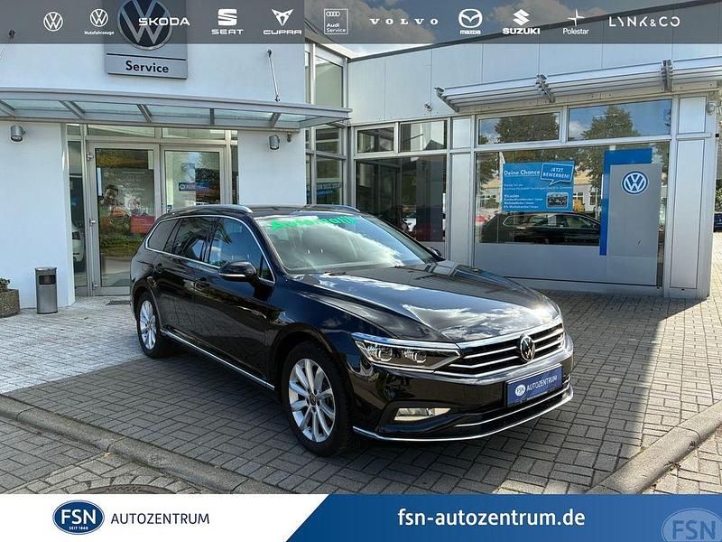 Schwarz (deep black perleffekt) Gebraucht 2024 VW Passat Elegance Kombi | 36.990 € (Guter Preis) - Bild 1/4