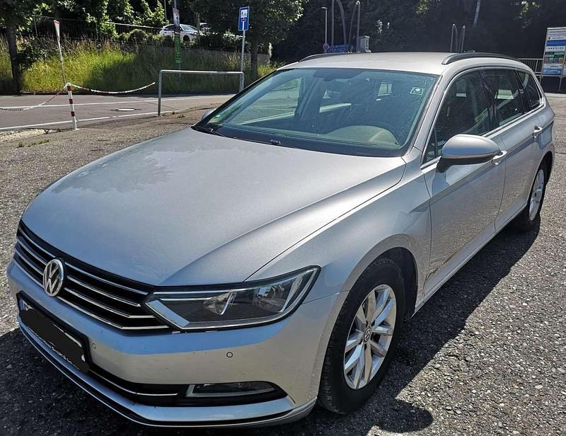 Silber Gebraucht 2016 VW Passat Trendline Limousine | 9.700 € (Etwas zu teuer) - Bild 1/4