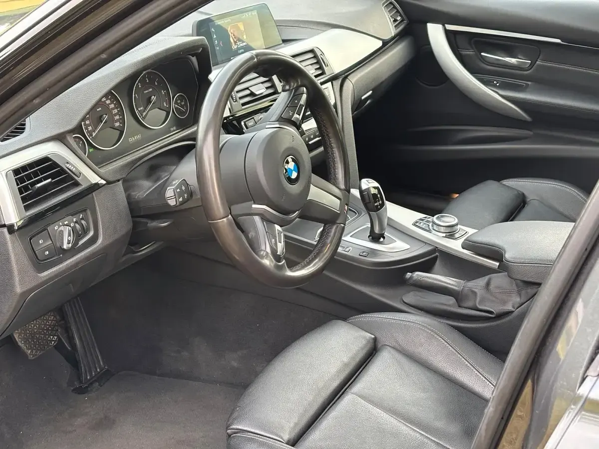 Gebraucht BMW 318 Shadowline 150 PS (110 kW) 2019 Grau Kombi