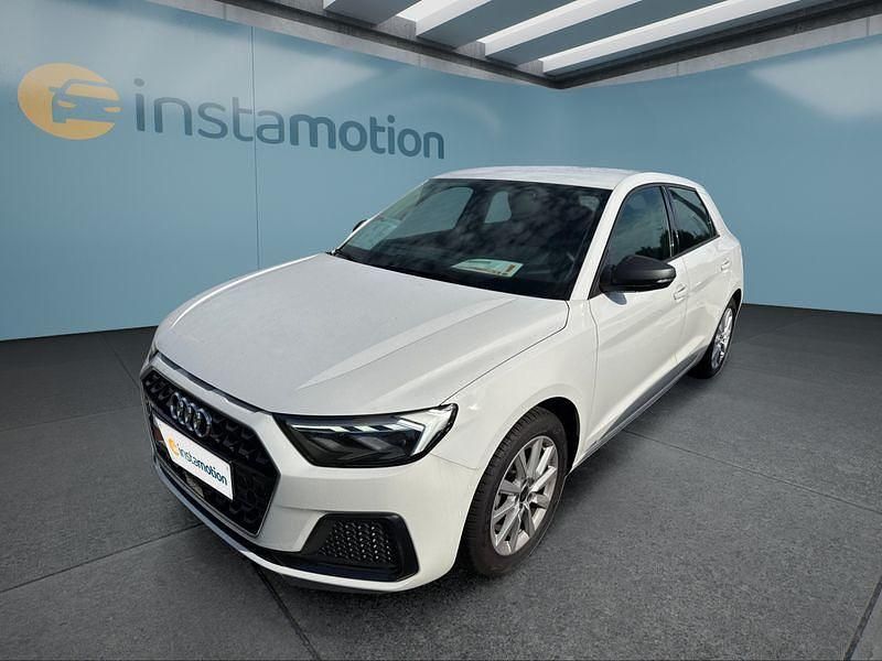 Weiß Gebraucht 2024 Audi A1 Sportback Kleinwagen | 21.399 € (Guter Preis) - Bild 1/4