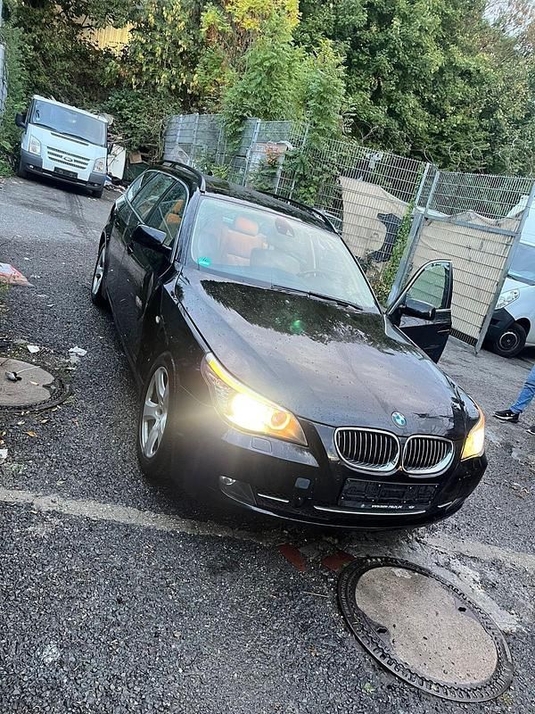 Schwarz Gebraucht 2009 BMW 525 Kombi | 5.000 € - Bild 1/4
