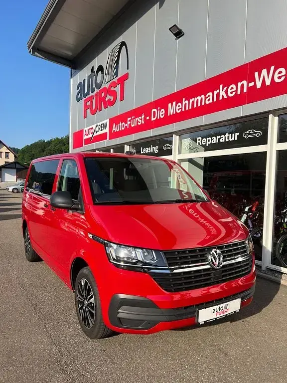Gebraucht VW Multivan Family 150 PS (110 kW) 2021 Rot Van / Kleinbus