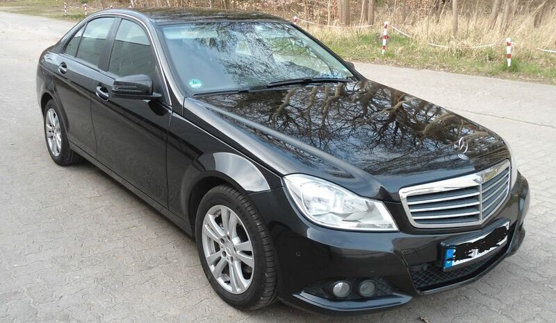 Schwarz Gebraucht 2013 Mercedes C180 Limousine | 8.900 € (Guter Preis) - Bild 1/4