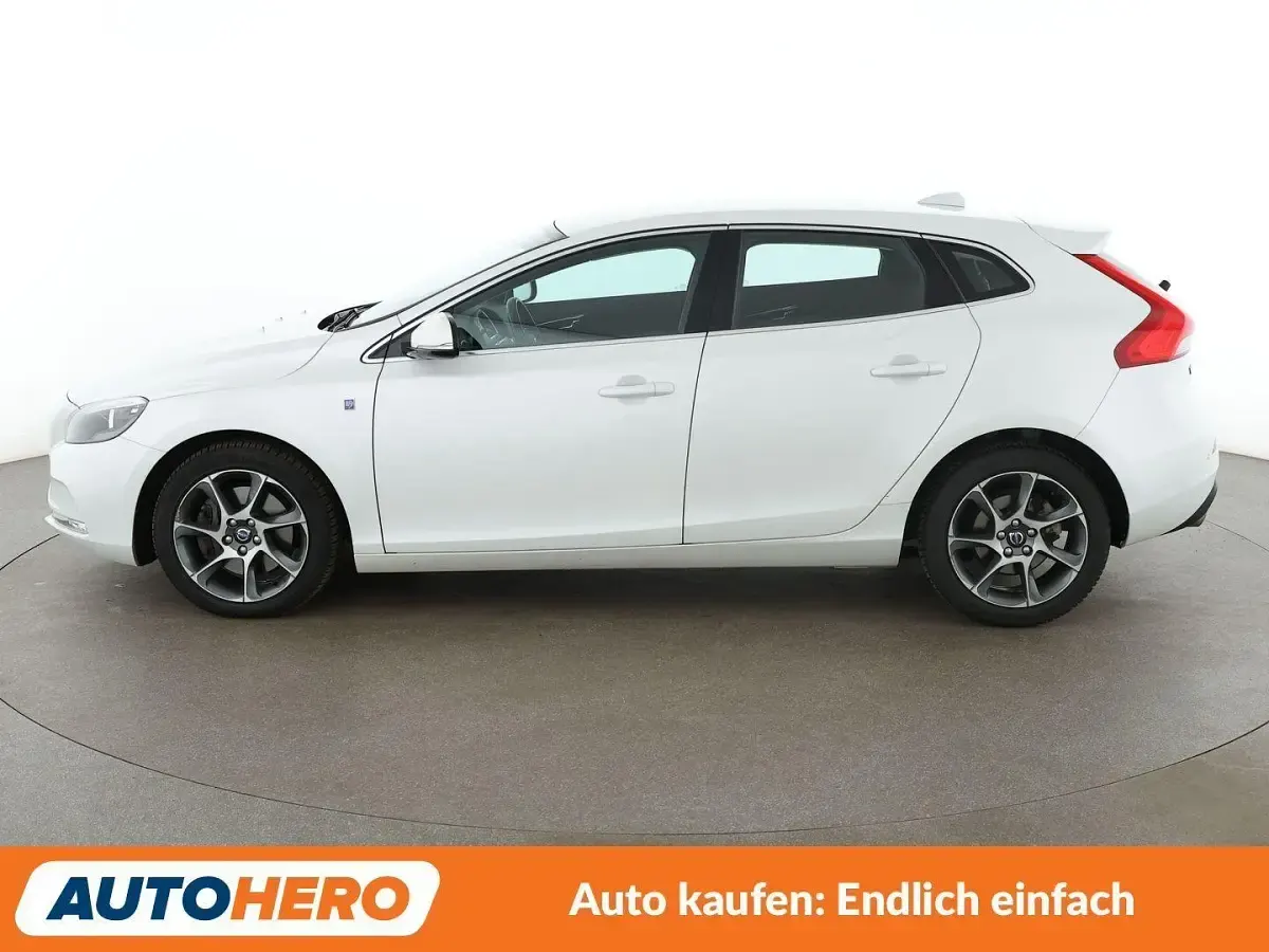 Gebraucht Volvo V40 Ocean Race 190 PS (139 kW) 2016 Weiß Limousine