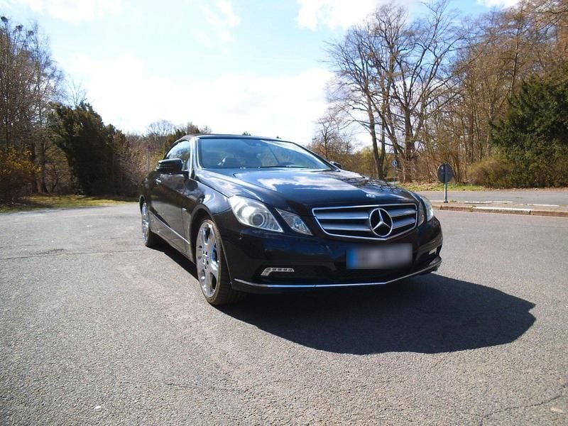 Gebraucht Mercedes E200 Elegance 184 PS (135 kW) 2010 Schwarz Cabrio
