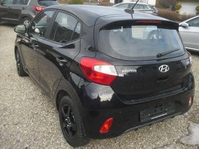 Gebraucht Hyundai i10 Select 67 PS (49 kW) 2023 Schwarz Kleinwagen
