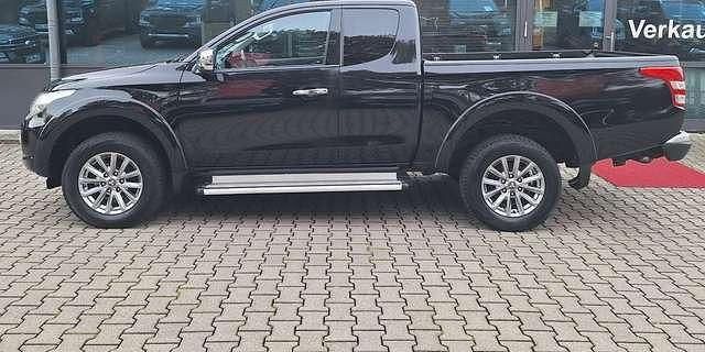 Schwarz metallic Gebraucht 2016 Mitsubishi L200 Plus Abholung | 24.420 € - Bild 1/4