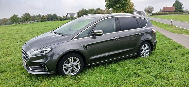 Grau Gebraucht 2021 Ford S-MAX Titanium Van / Kleinbus | 16.640 € - Bild 1/4