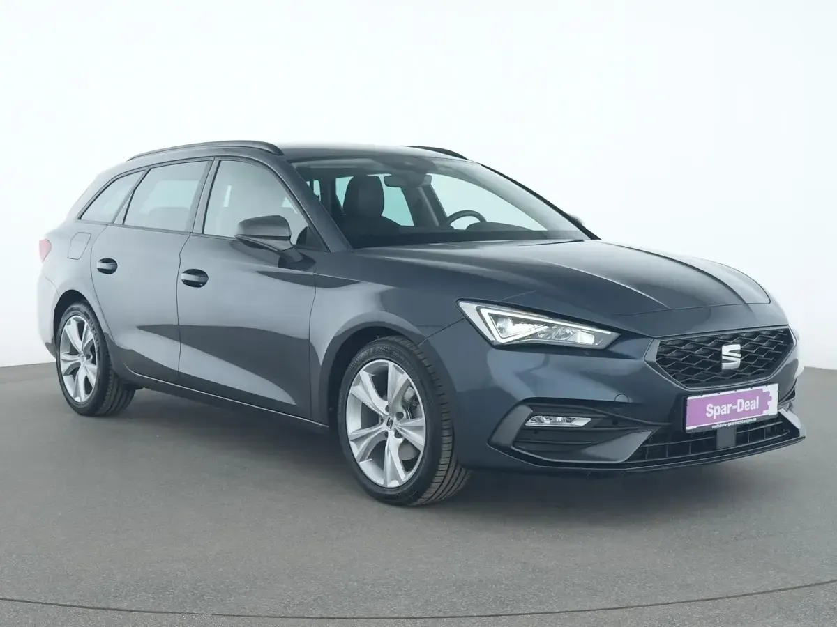 Używany Seat Leon FR 150 KM (110 kW) 2022 Szary Sedan/Limuzyna