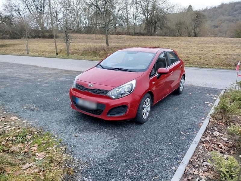 Gebraucht Kia Rio 86 PS (63 kW) 2013 Rot Kleinwagen
