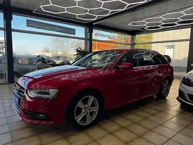 Używany Audi A4 Attraction 412 KM (303 kW) 2013 Czerwony Kombi