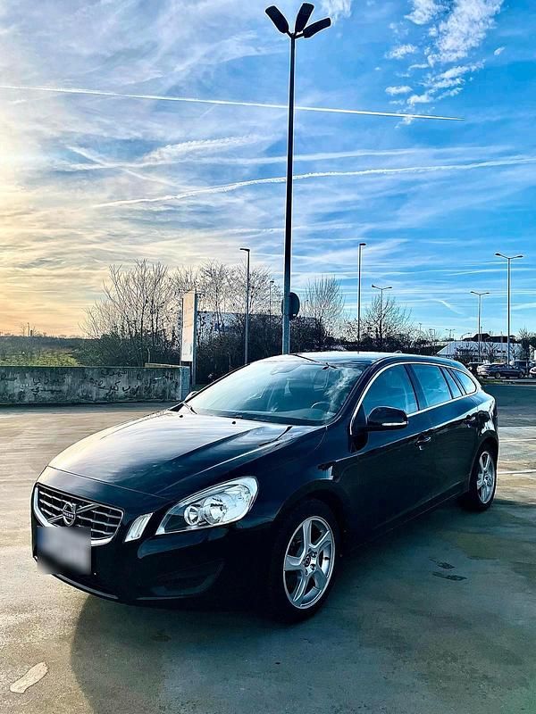 Gebraucht Volvo V60 163 PS (119 kW) 2011 Schwarz Kombi