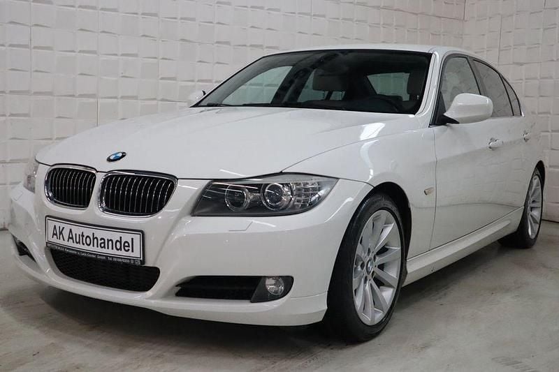 Weiß Gebraucht 2009 BMW 325 Performance Limousine | 8.890 € (Guter Preis) - Bild 1/4