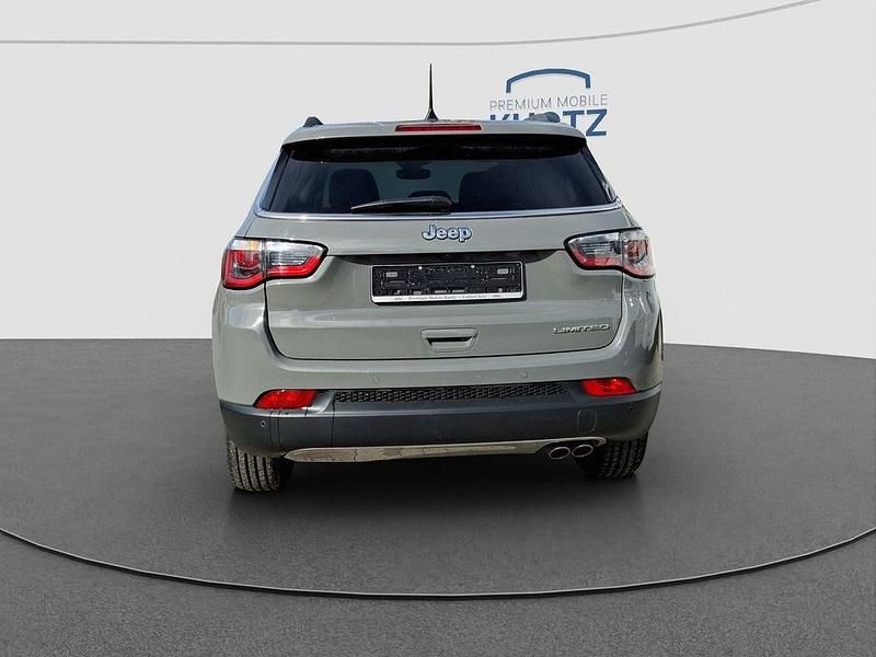 Gebraucht Jeep Compass Limited 150 PS (110 kW) 2021 Stinggray clear coat SUV