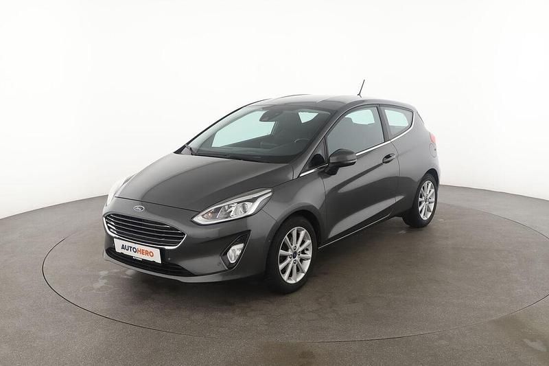 Grau Gebraucht 2017 Ford Fiesta Titanium Kleinwagen | 8.280 € (Fairer Preis) - Bild 1/3