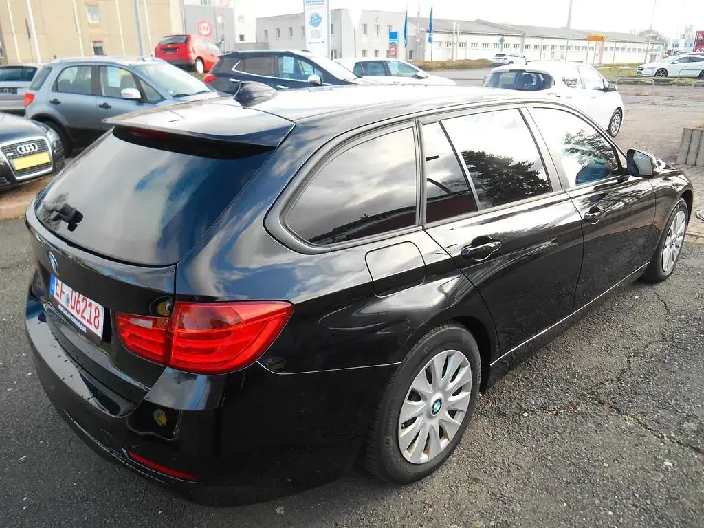 Gebraucht BMW 318 Efficient Dynamics 143 PS (105 kW) 2015 Schwarz ii Kombi
