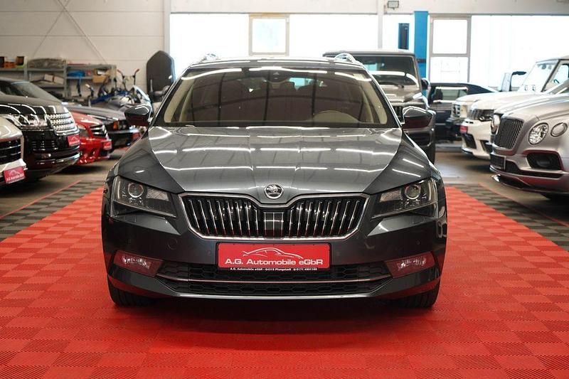 Gebraucht Skoda Superb Style 190 PS (139 kW) 2016 Grau Kombi