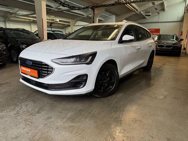 Weiß Gebraucht 2023 Ford Focus Titanium Limousine | 15.880 € (Superpreis) - Bild 1/4