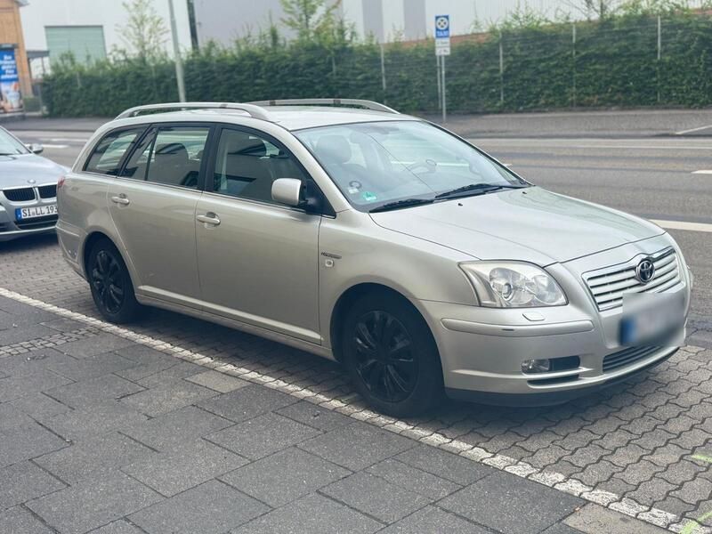 Grau Gebraucht 2006 Toyota Avensis Kombi | 2.850 € - Bild 1/4