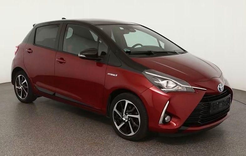 Rot Gebraucht 2019 Toyota Yaris Hybrid Style Limousine | 13.550 € (Guter Preis) - Bild 1/4