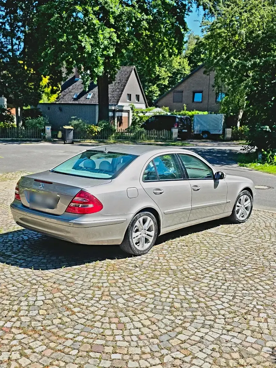 Gebraucht Mercedes E320 204 PS (150 kW) 2005 Grau Limousine