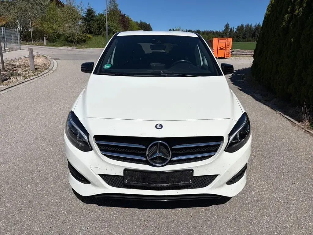 Gebraucht Mercedes B180 109 PS (80 kW) 2015 Weiß Van / Kleinbus