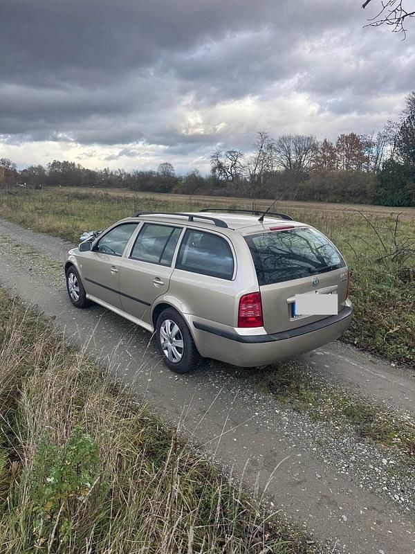 Gebraucht Skoda Octavia Ambiente 102 PS (75 kW) 2004 Gold Kombi