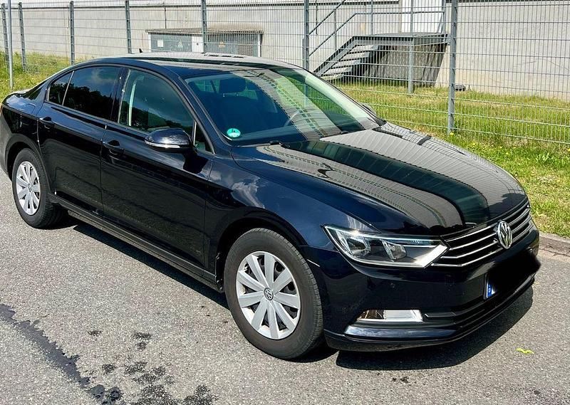 Schwarz Gebraucht 2018 VW Passat Comfortline Limousine | 15.299 € (Guter Preis) - Bild 1/4